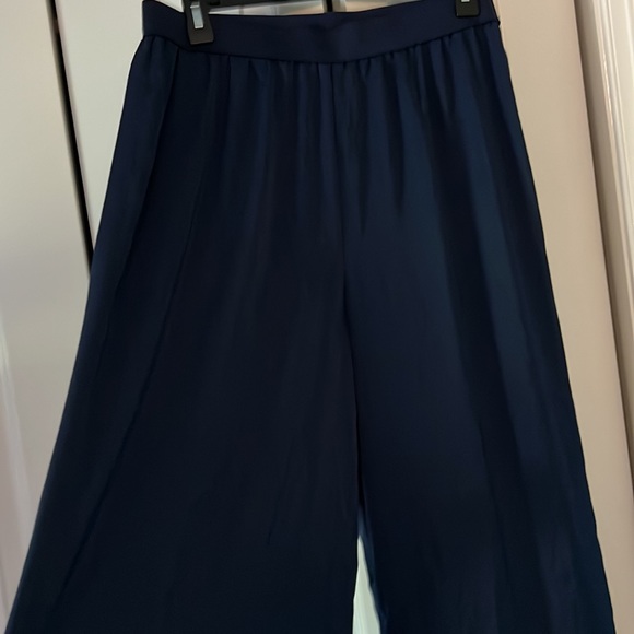 Satin feel wide leg pants with slits at bottom of pant legs  great condition. - Picture 3 of 7